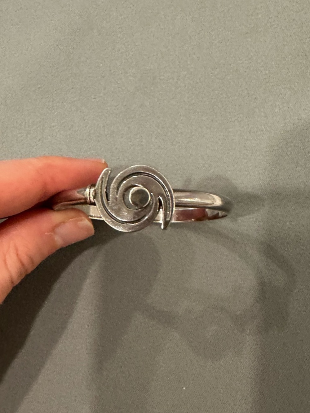 Silver Swirl Women’s Bracelet - Classic Silver Tone